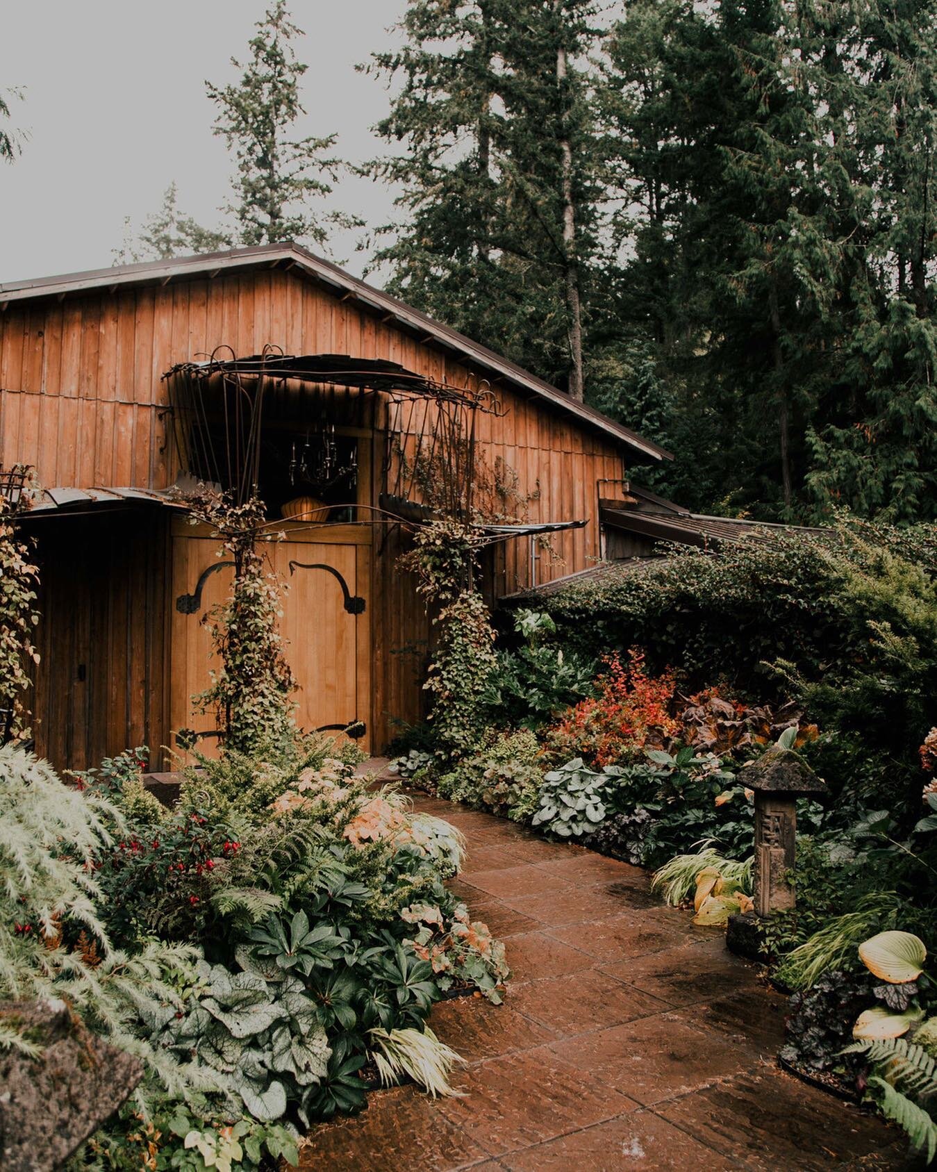 I miss this place - one of the most stunning venues in all of Washington. Coming from California I've had to get used to rainy shoots &amp; rainy weddings. I thought that would be a hard adjustment but it continues to make for the most beautiful mome